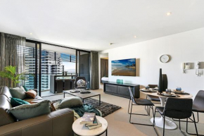 Oracle Broadbeach Wonderful Modern 2 Bed 1 Bath Apartment - CoastHM